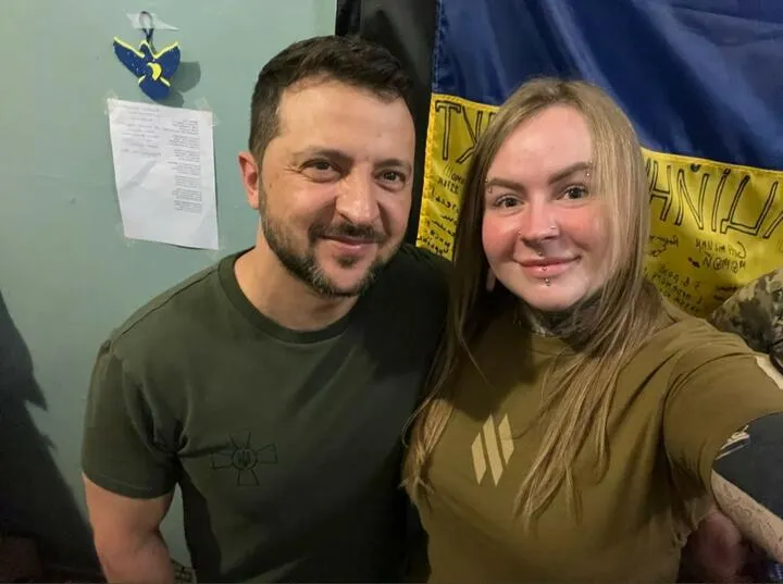 "Valchiria" si è scattata un selfie con Zelensky vicino a Bakhmut nell'agosto del 2023.